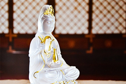 Liu Li Glass Amber Color Guan Yin Statue Ornament | Gifting for him or her | Goddess of Compassion | Crystal Art | Buddha Decoration